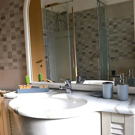 Annmarie House, Vaticano - Cipro *