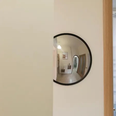 Annmarie House, Vaticano - Cipro *