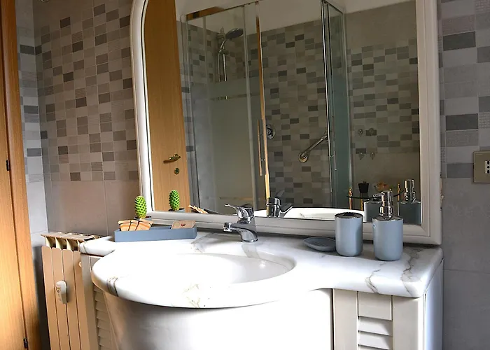 Annmarie House, Vaticano - Cipro *