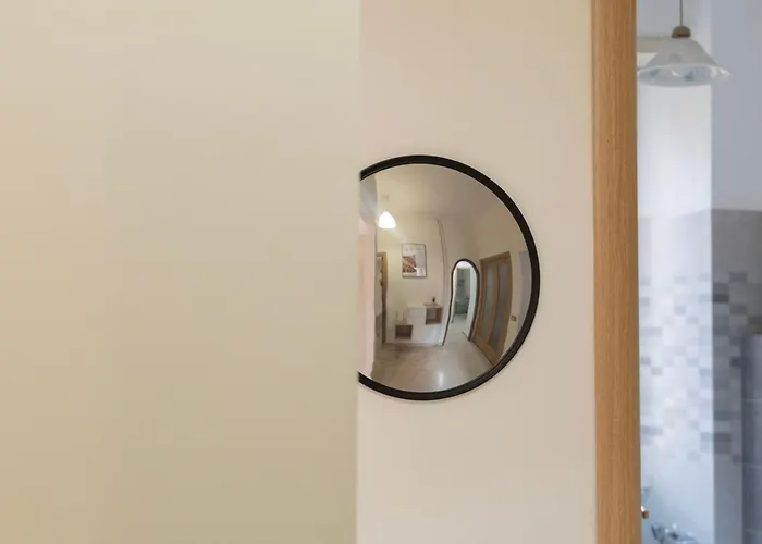 Annmarie House, Vaticano - Cipro *