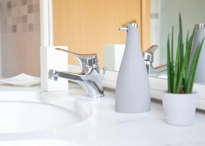 Annmarie House, Vaticano - Cipro