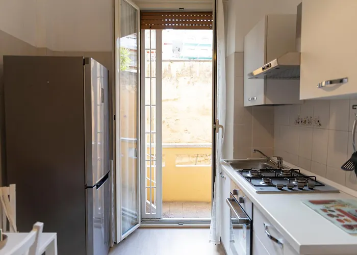 Annmarie House, Vaticano - Cipro *